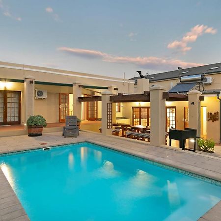 J'S Audacious Living Montagu Self Catering Apartment ภายนอก รูปภาพ