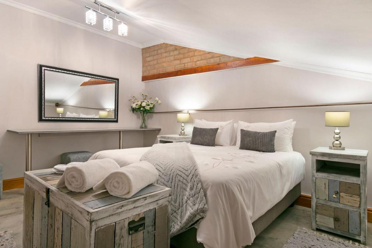 J'S Audacious Living Montagu Self Catering Apartment ภายนอก รูปภาพ