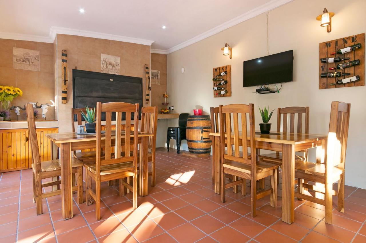 J'S Audacious Living Montagu Self Catering Apartment ภายนอก รูปภาพ