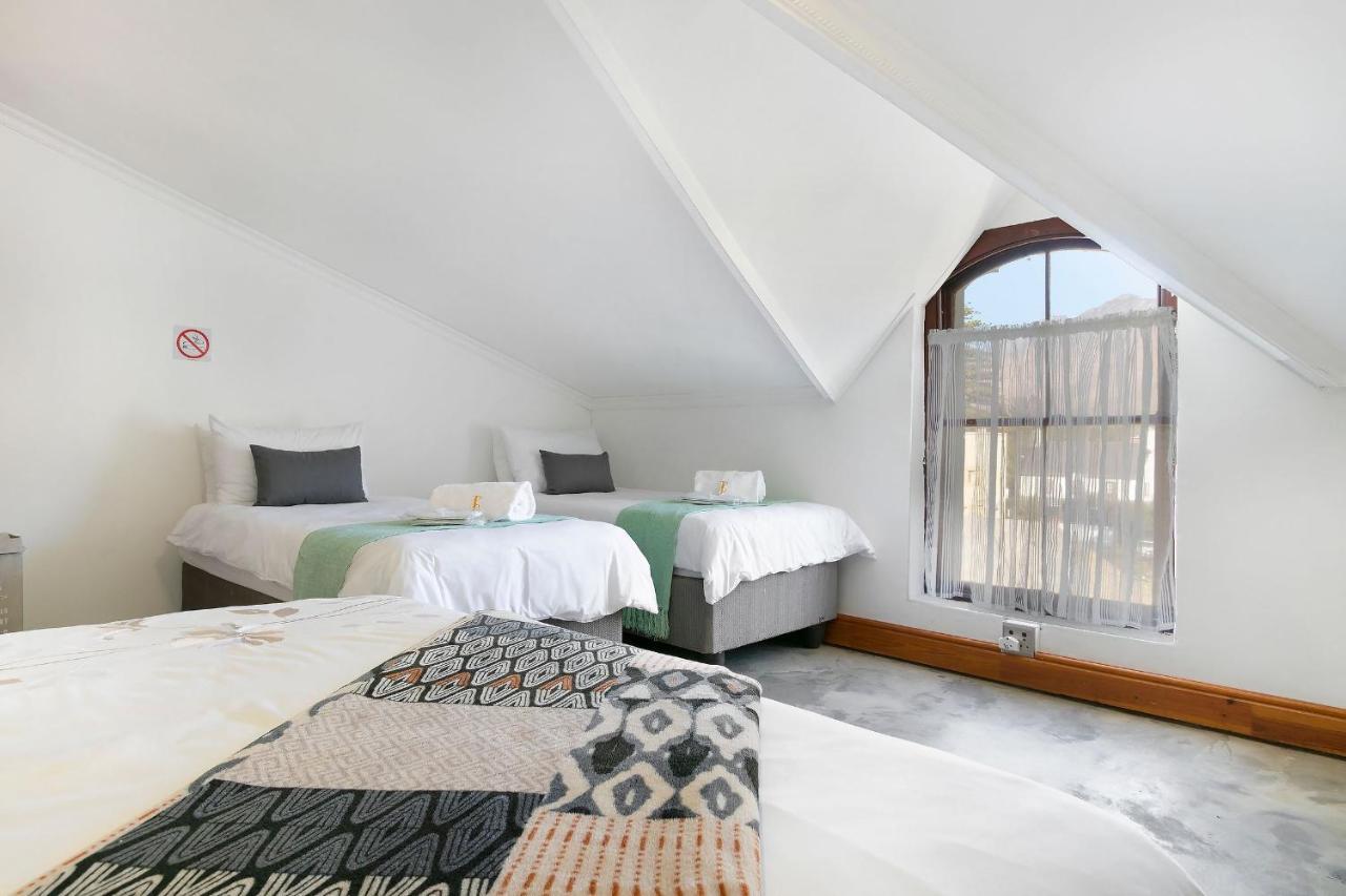 J'S Audacious Living Montagu Self Catering Apartment ภายนอก รูปภาพ